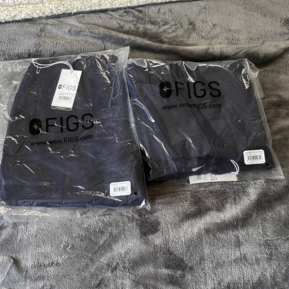 2 pairs of maternity figs size XS PETITE